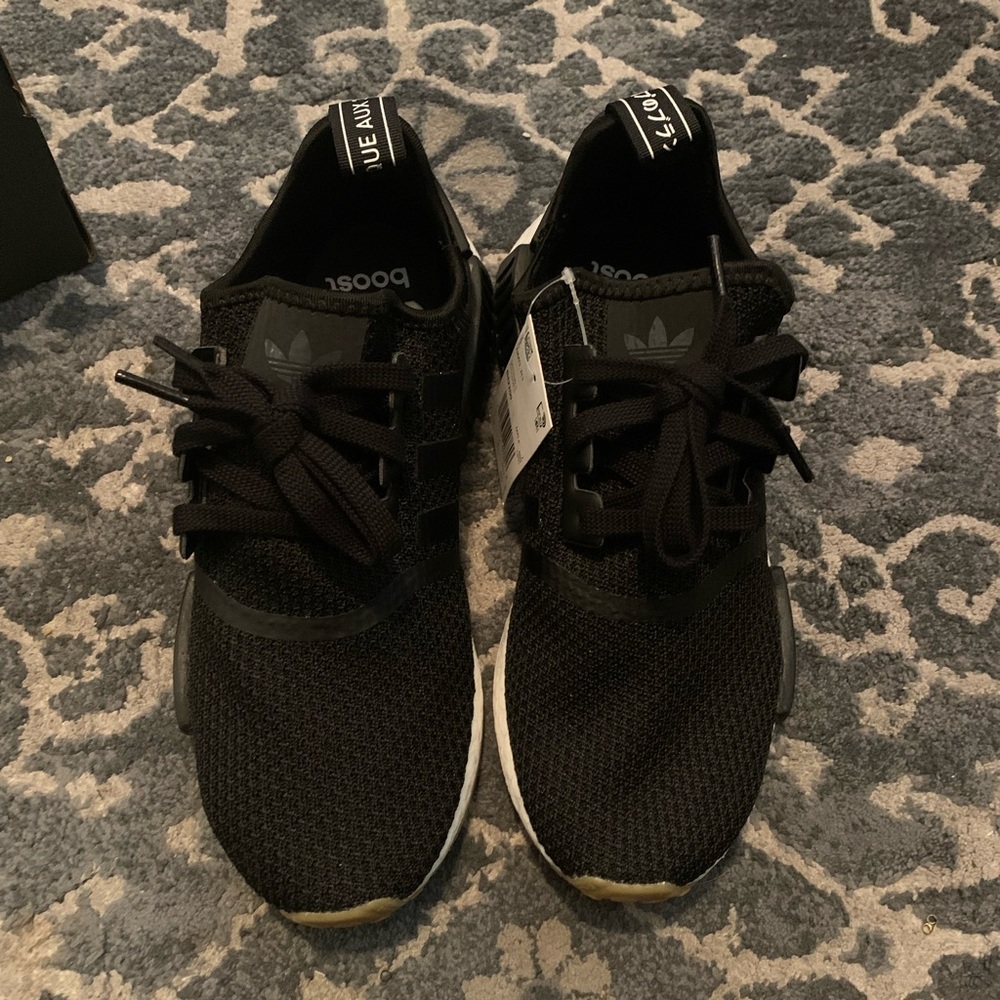 NWT Black Adidas NMD_R1